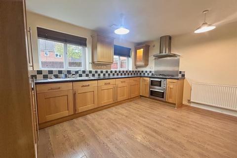 5 bedroom detached house to rent, 21 Kings Croft DriveWelton