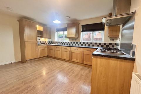 5 bedroom detached house to rent, 21 Kings Croft DriveWelton