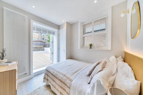 2 bedroom flat for sale, Ellingham Road, London, W12