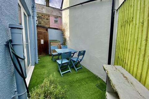 undefined, 29-31 Castle Street, Criccieth