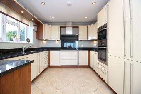 2 bedroom apartment for sale, Marine Drive East, Barton On Sea, Hampshire, BH25
