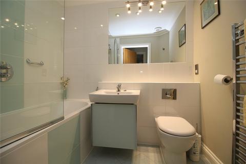 2 bedroom apartment for sale, Marine Drive East, Barton On Sea, Hampshire, BH25