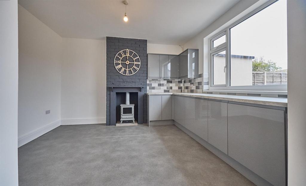 Refitted Open Plan Dining/Kitchen to Rear