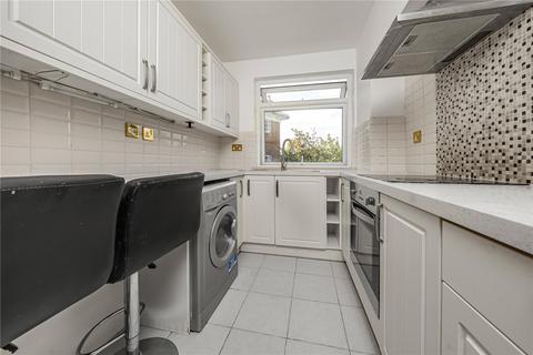 9, Osborne House Courtlands, Richmond, TW10 5BE
