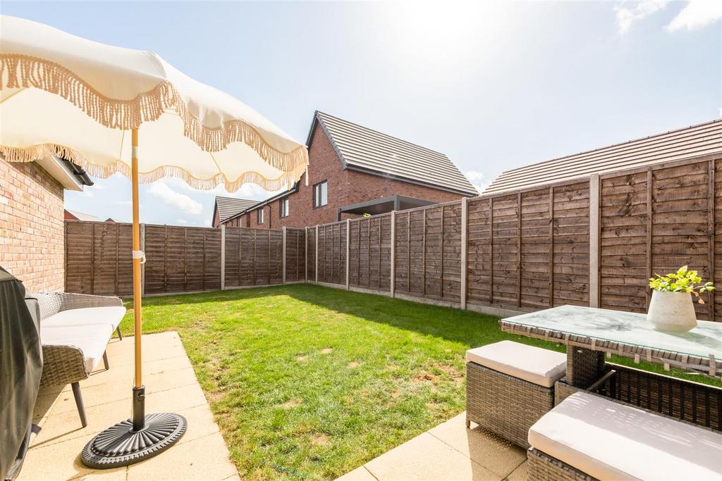 60 Barton Way-25.jpg