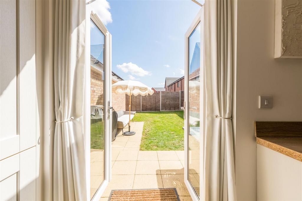 60 Barton Way-23.jpg
