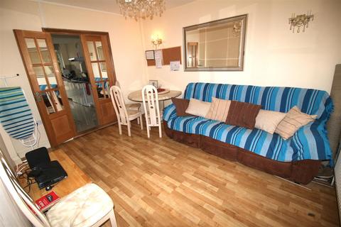 House share to rent, Brook Avenue, Edgware