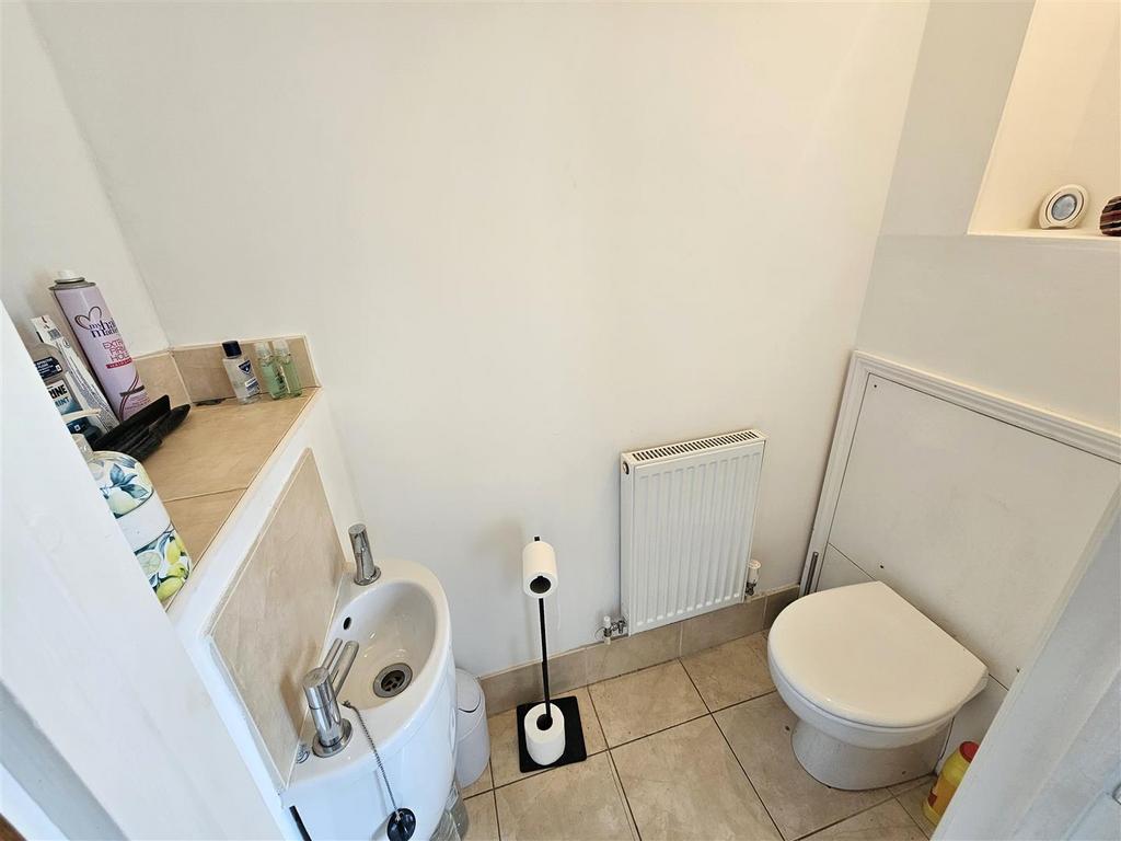 Cloakroom WC.jpg
