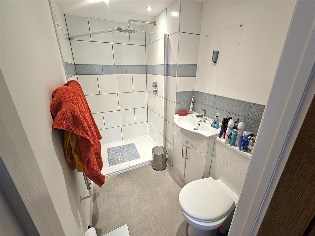 En-suite 2.jpg