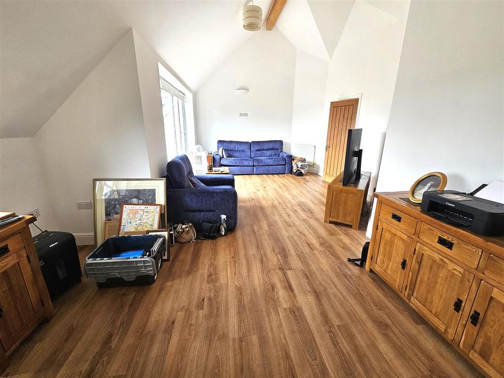 Living Room (2).jpg