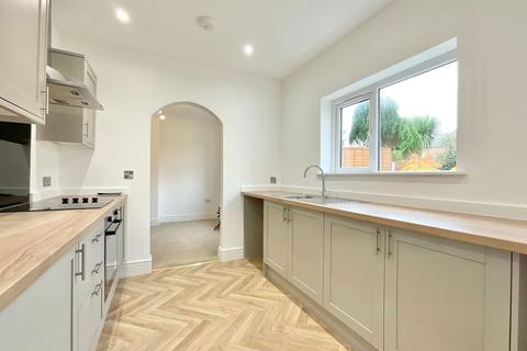 3 bedroom semi-detached house for sale, Beatty Road, Southport PR8