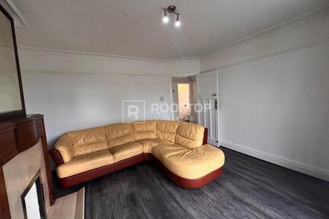 1 bedroom in a house share to rent, Dennistead Crescent, Leeds LS6