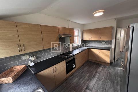 1 bedroom in a house share to rent, Dennistead Crescent, Leeds LS6