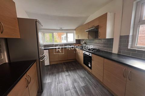 1 bedroom in a house share to rent, Dennistead Crescent, Leeds LS6