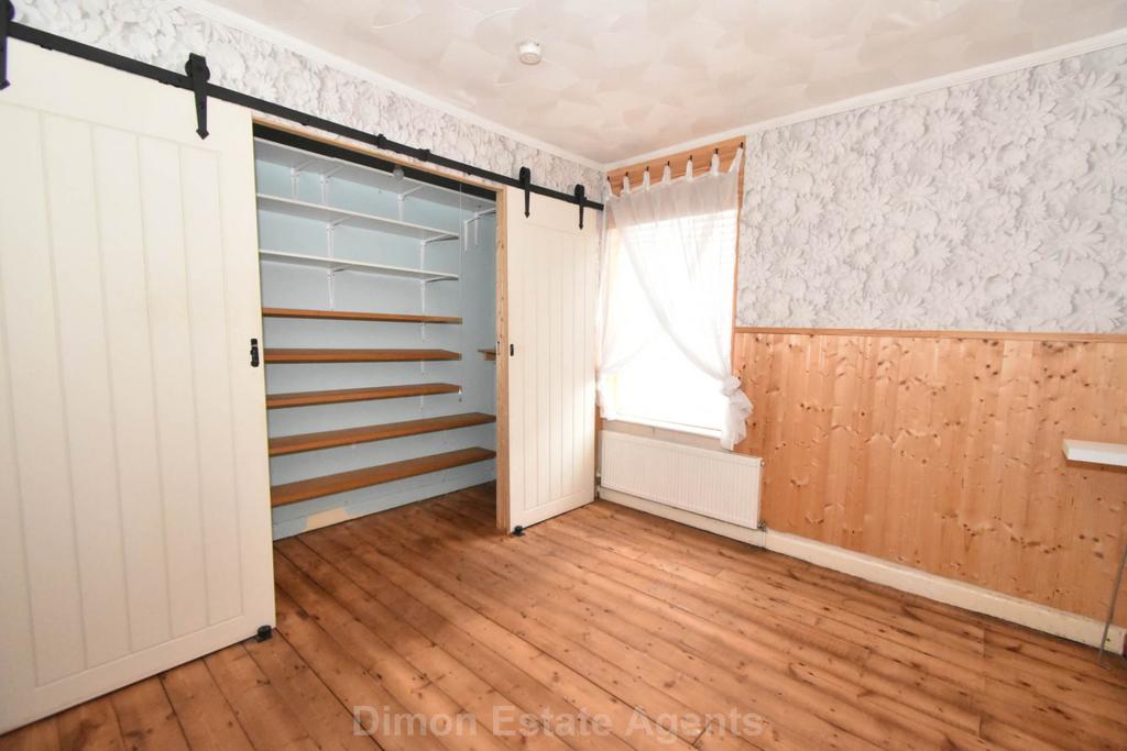 Walk-in wardrobe