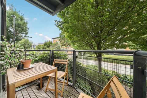1 bedroom apartment for sale, Fishguard Way, London