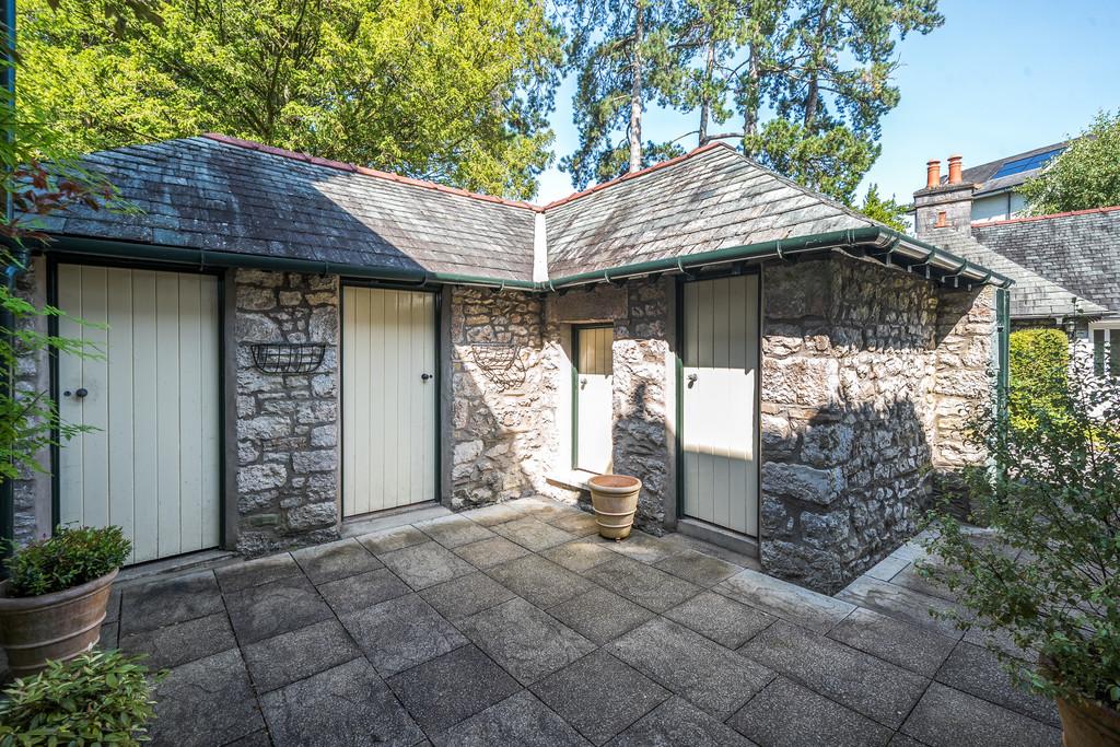 Private Courtyard