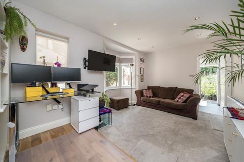 2 bedroom flat for sale, Queens Road, London SW19