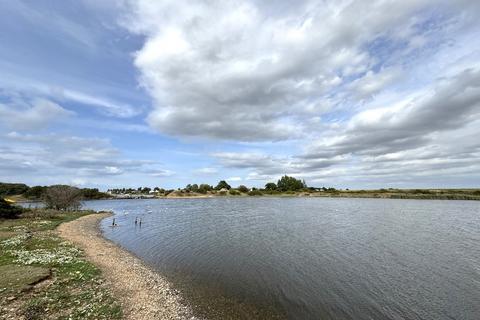 undefined, SNETTISHAM BEACH - Static Holiday Caravan Overlooking Lake