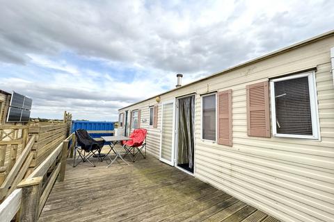 undefined, SNETTISHAM BEACH - Static Holiday Caravan Overlooking Lake