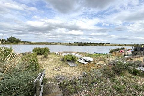 undefined, SNETTISHAM BEACH - Static Holiday Caravan Overlooking Lake