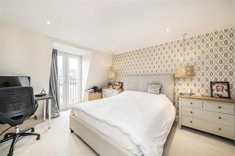 3 bedroom house to rent, Stevenage Road, London SW6