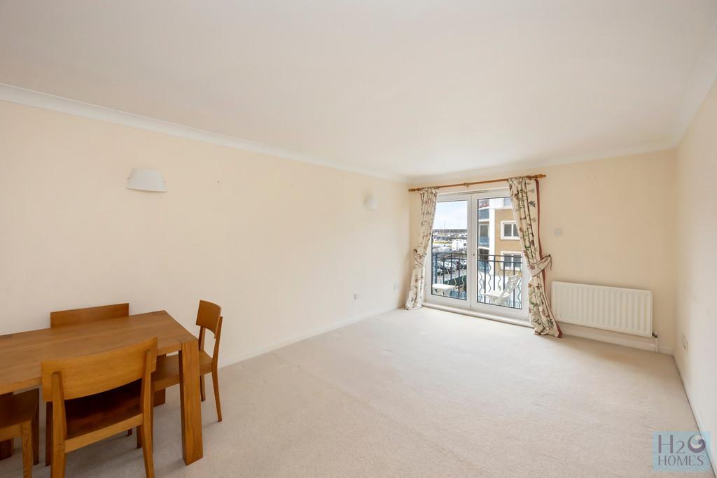 Hamilton Court, 7-003