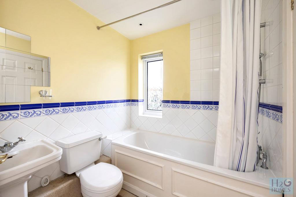 Hamilton Court, 7-013