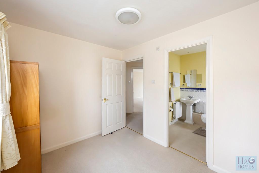 Hamilton Court, 7-015