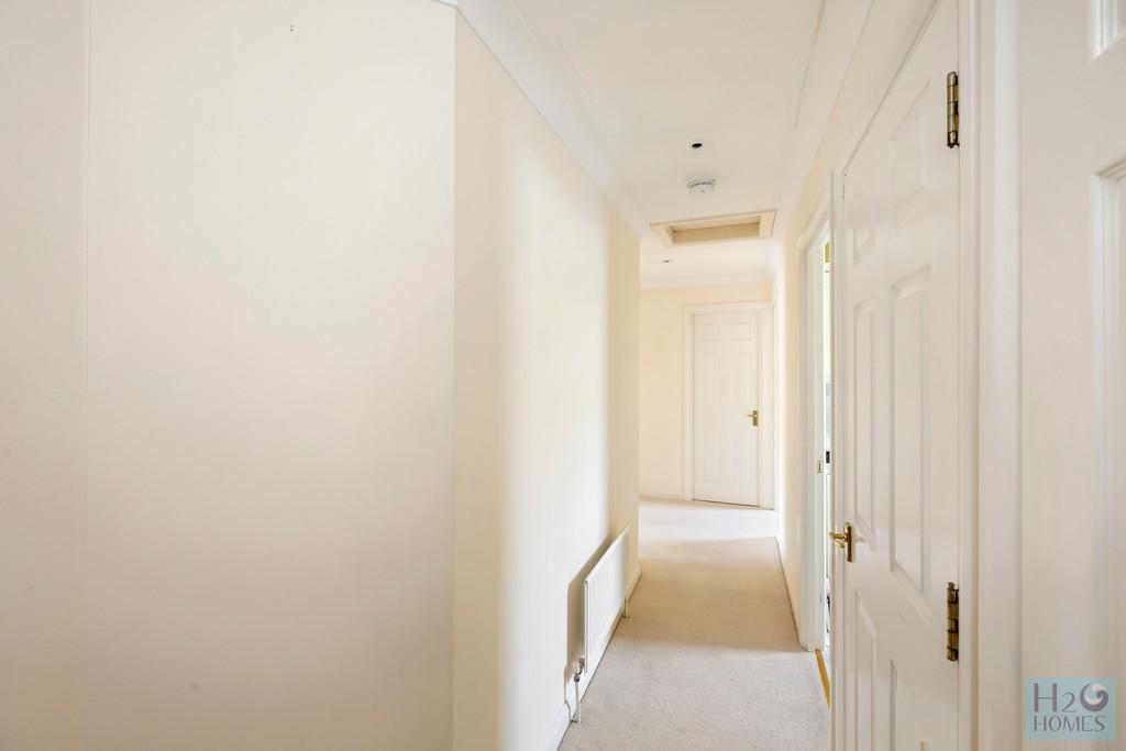 Hamilton Court, 7-016