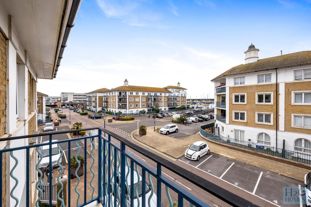 Hamilton Court, 7-007