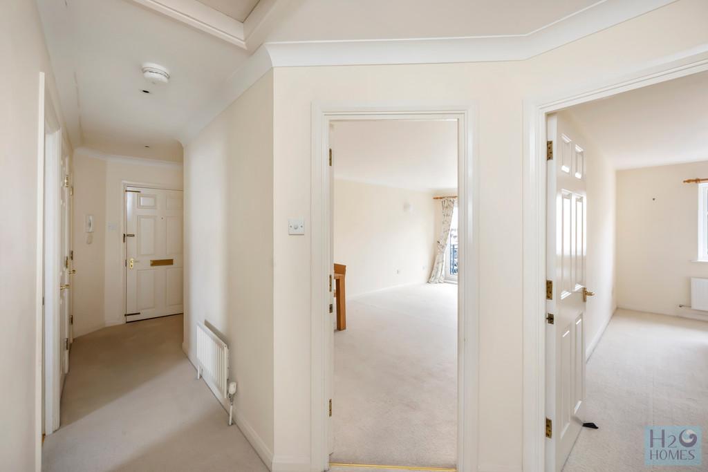 Hamilton Court, 7-012