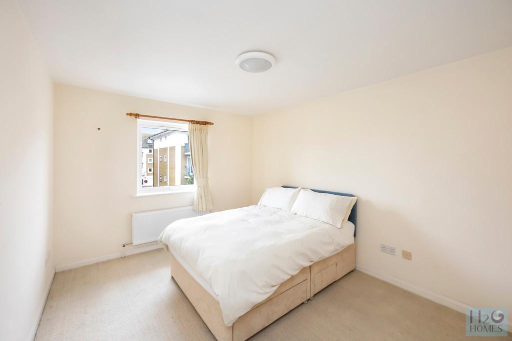 Hamilton Court, 7-010