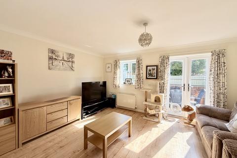 3 bedroom end of terrace house to rent, The Lane, Fawley, Southampton