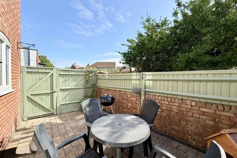3 bedroom end of terrace house to rent, The Lane, Fawley, Southampton