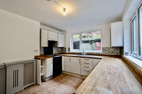 3 bedroom terraced house to rent, Queens Road, Elliots Town, NP24