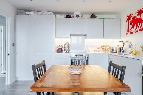 2 bedroom flat to rent, Portland Road, London, SE25