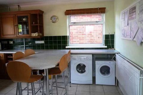 5 bedroom property to rent - Bascott Road, Bournemouth