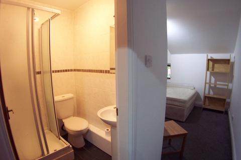 3 bedroom flat to rent, 69 Clarendon Road, Leeds