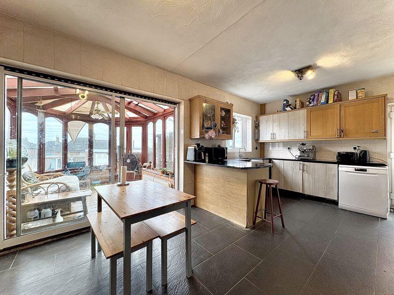 Dining kitchen