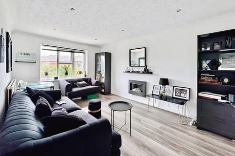4 Beauchamp Close, Sutton Coldfield, B76 1UE