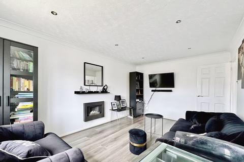 4 Beauchamp Close, Sutton Coldfield, B76 1UE
