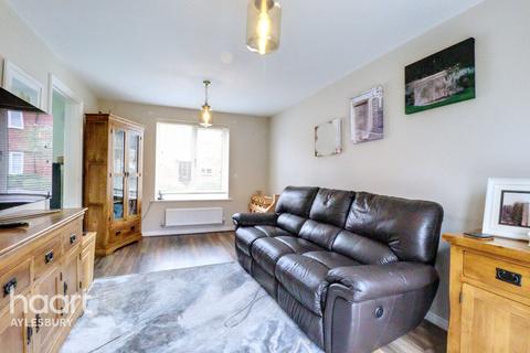 3 bedroom semi-detached house for sale, Victor Close, Aylesbury