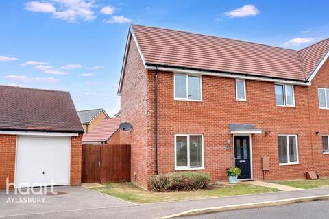 3 bedroom semi-detached house for sale, Victor Close, Aylesbury