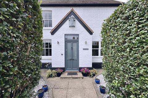 4 bedroom semi-detached house for sale, Windsor Lane, Wooburn Green HP10
