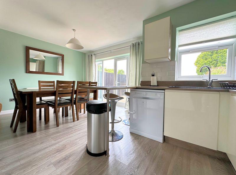 Kitchen/Dining Area