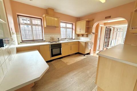 3 bedroom semi-detached bungalow for sale, Sundown Avenue, Dunstable