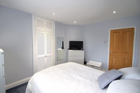 37 Gleneagles Close, Watford, WD19 6LS