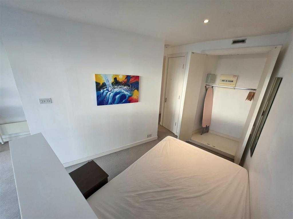 Bedroom/Wardrobes