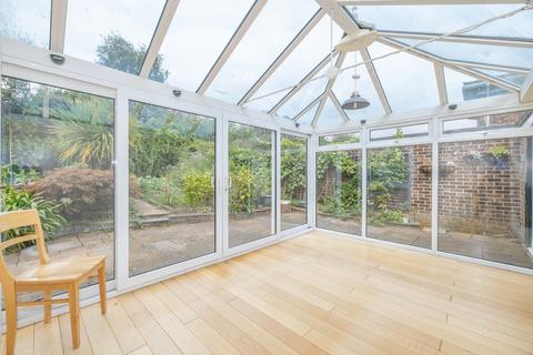 5 bedroom detached house to rent, Harkness Drive, Canterbury, Kent, CT2